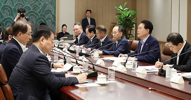 윤석열 대통령이 31일 서울 용산 대통령실에서 열린 19차 비상경제민생회의를 주재하고 있다. /사진=뉴시스