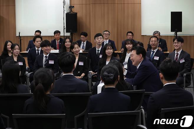 윤석열 대통령이 1일 서울 서초구 국립외교원에서 열린 '차세대 외교관과의 대화'에서 발언하고 있다. (대통령실 제공) 2023.9.1/뉴스1 ⓒ News1 오대일 기자