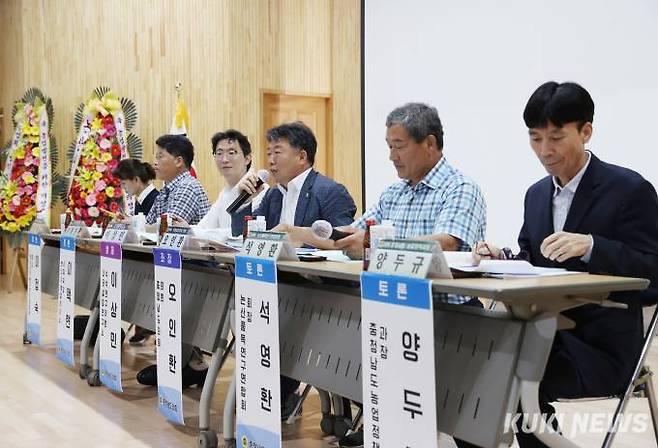 충남도의회가 1일 논산시농업기술센터에서 ‘농민을 위한 농업예산 연구’를 주제로 의정토론회를 갖고 있다.