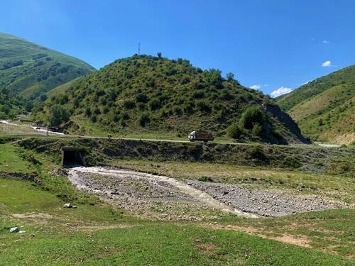 산길을 따라 이동하며 카자르만으로 이동했다.