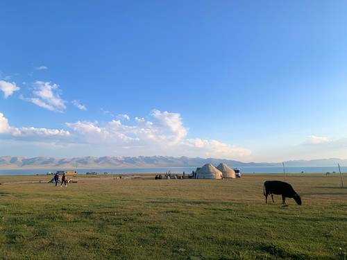 해발 3,016미터에 위치한 고산 호수 송쿨