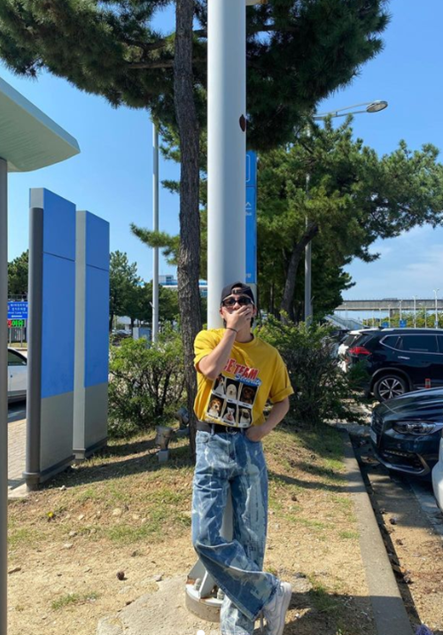 Arata Iura posted a picture on his instagram with a short article called  ⁇  Japan.The photo shows Arata Iura looking for an airport to go to Japan.On August 12th, he released a new song  ⁇   ⁇   ⁇   ⁇   ⁇   ⁇  through various sound source sites.