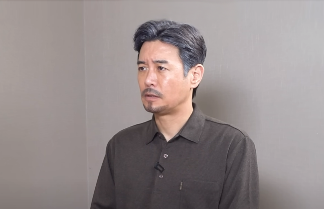 예의범절을 중시하는 꼰대희는 1964년 용띠로 설정된 캐릭터다.