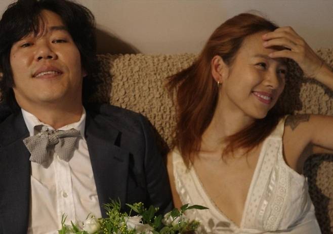 Lee Hyori celebrates 10th wedding anniversary with Lee Sang-soonLee Hyori released several photos of her with her husband Lee Sang-soon through her social network on September 1.The couple, dressed in wedding dresses and tuxedos as they did at the wedding ten years ago, are still lovely.Alongside the photo, Lee Hyori added: 10 years of wedding anniversary. thank you. compliment you both.Uhm Jung Hwa responded, Congratulations!!! Two very beautiful people! And Kim Wan-sun also expressed his love for the best photo ~! The best couple in the world, congratulations.