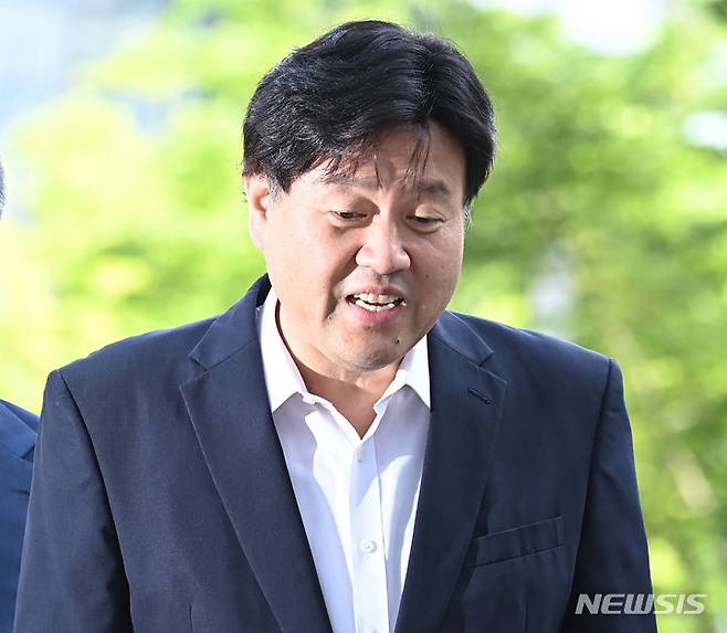 [수원=뉴시스] 김종택 기자 =1일 법조계에 따르면 서울중앙지법 유창훈 영장전담 부장판사는 이날 오전 10시30분 위증 등 혐의를 받는 이홍우 전 경기도시장상권진흥원장에 대한 구속 전 피의자 심문(영장실질심사)을 진행한다. 사진은 김 전 부원장. 2023.07.27. jtk@newsis.com