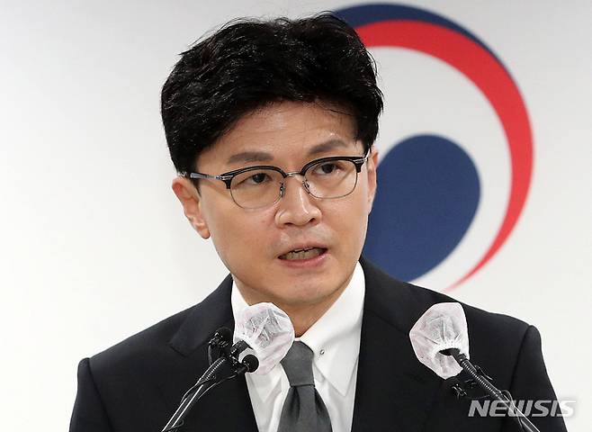 [과천=뉴시스] 조성우 기자 = 1일 법무부는 론스타가 2012년 대한민국 정부를 상대로 제기한 국제투자분쟁(ISDS) 사건과 관련 이날 ICSID에 판정에 대한 취소신청을 제기했다고 밝혔다. 사진은 한 장관. (공동취재사진) 2022.08.31. photo@newsis.com