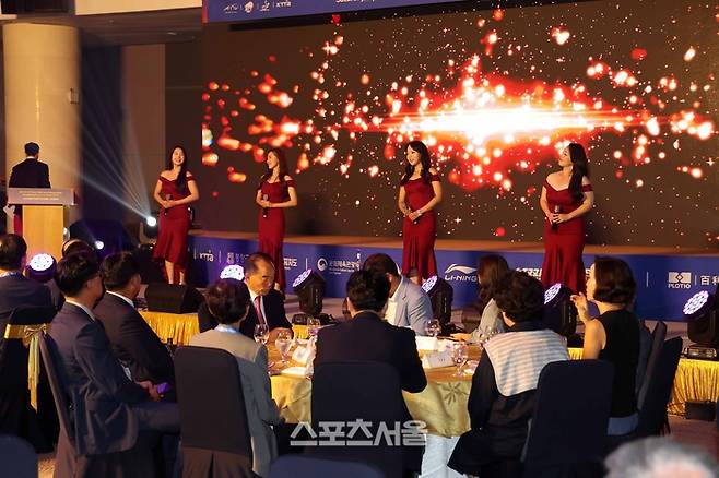 여성 팝페라 그룹 ‘아리엘’의 축하 공연. 대회조직위원회