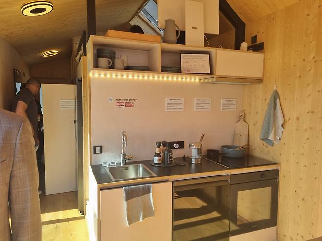 IFA 2023의 삼성전자 부스 야외 공간에 설치된 삼성전자의 1인 가구 주거 공간 타이니 하우스. 김민지 기자.