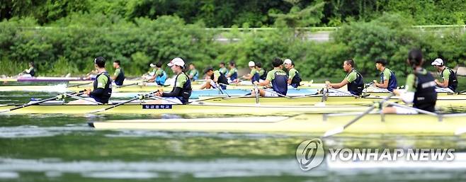 청소년 조정대표팀 북한강서 전지훈련 [화천군 제공.재판매 및 DB 금지]