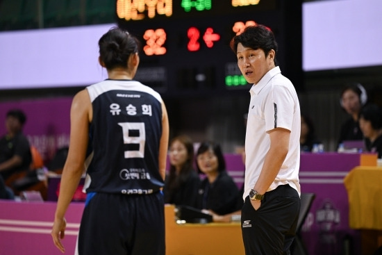 아산 우리은행의 새 식구 유승희. 그는 위성우 감독으로부터 일단 합격점을 받았다. 사진=WKBL 제공