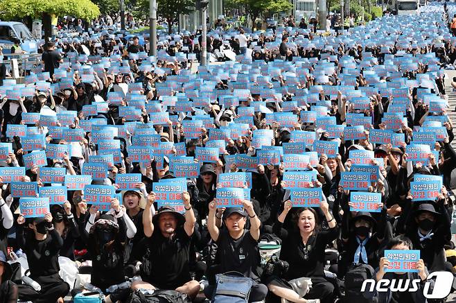 지난 2일 서울 여의도 국회의사당 앞에서 열린 서이초 교사 추모 및 입법촉구 7차 교사 집회. /사진=뉴스1