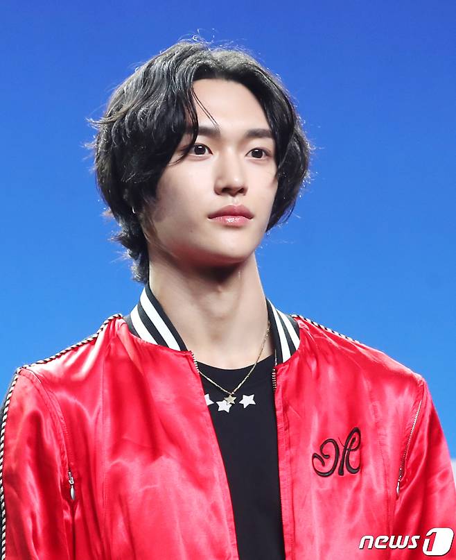 SM 신인 그룹 라이즈(RIIZE)의 원빈이 4일 서울 용산구 블루스퀘어에서 가진 첫 싱글 앨범 ‘겟 어 기타(Get A Guitar)’ 쇼케이스에서 포즈를 취하고 있다. 2023.9.4/뉴스1 ⓒ News1 권현진 기자