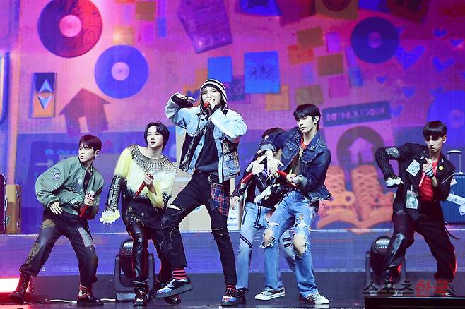 첫 번째 미니 앨범 '와이..(WHY)' 미디어 쇼케이스에 참석한 그룹 보이넥스트도어. ⓒ이혜영 기자 lhy@hankooki.com