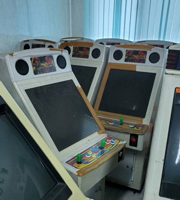 이런 형태의 추억의 게임기, 오락실에서 봤다면 당신도 빼박 아재다!