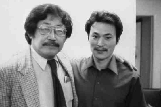 1984년 석방 이후 모습. 왼쪽은 살인누명을쓰고　갇혀있던　이철수씨의 석방을 도운 미국　세크라멘토　유니언지 기자다. 당시 구명 운동은 한국에서도 언론에 보도되며 코미이언 이주일 등 연예인, 정치인들이 후원금을 보내기도 했다. [중앙포토]