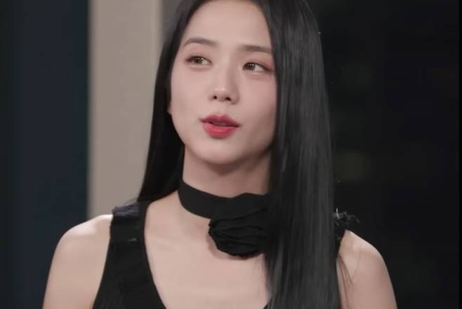 쿠팡플레이는 지난달 블랙핑크 지수와 맨체스터 시티 대표 선수 엘링 홀란의 만남 영상을 공개했다. [쿠팡플레이]