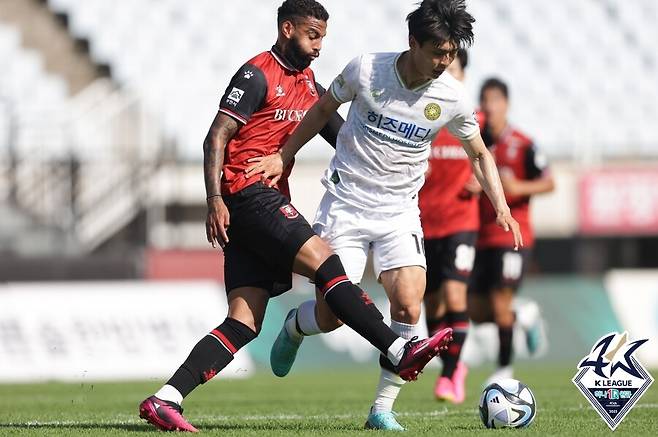 ▲ 김종석 "김포 승격 위해 매 경기 최선을 다하고 있습니다."ⓒ한국프로축구연맹