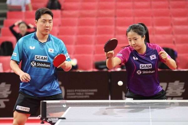 2023 국제탁구연맹(ITTF)-아시아탁구연맹(ATTU) 평창아시아탁구선수권대회 가 오는 3일부터 10일까지 강원도 평창돔체육관에서 진행된다. 대회 혼합복식에 출전하는 임종훈과 신유빈. 사진┃평창아시아탁구선수권대회 조직위원회 제공