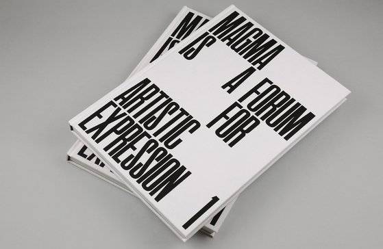 이탈리아 럭셔리 패션 브랜드 보테가 베네타는 최근 잡지 창간을 돕고, 디지털 홍보 대신 인쇄 저작물로 소비자들과의 소통에 나서는 등 종이 매체를 향한 존중을 바탕으로 다양한 활동을 전개하고 있다. 지난 8월에는 프랑스 예술 잡지 '마그마'의 창간을 지원했다. [사진 보테가 베네타]