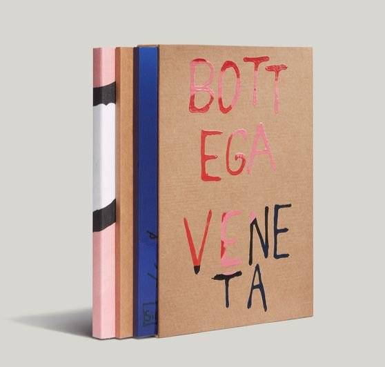 2023 봄여름 팬진. 새로운 컬렉션 제작 과정 및 브랜드 캠페인이 자세하게 수록되어 있다. 한정 수량으로 제작해 매장에서 배포했다. [사진 보테가 베네타]