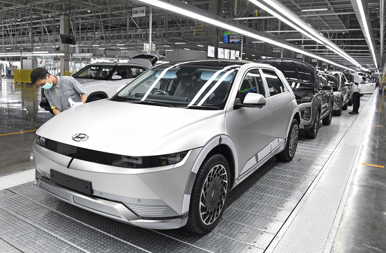 Hyundai Motor's Ioniq 5s being produced at a plant in Indonesia. [HYUNDAI MOTOR]