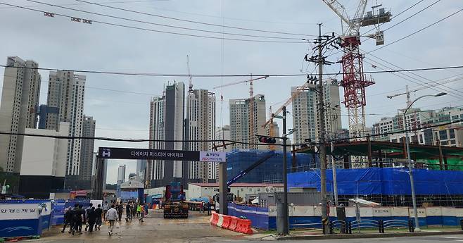 연말 준공을 앞둔 강남구 개포동 디에이피퍼스티어 아이파크. 구 개포1단지. [서영상 기자]