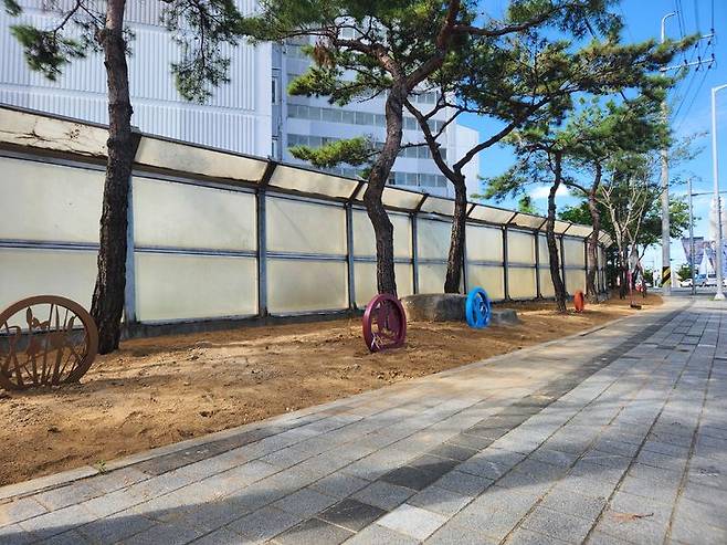 [대구=뉴시스] 대구 동구 효목고가네거리 일대 녹지대에 조성 중인 생활환경숲. (사진=대구시 동구 제공) 2023.09.05. photo@newsis.com *재판매 및 DB 금지