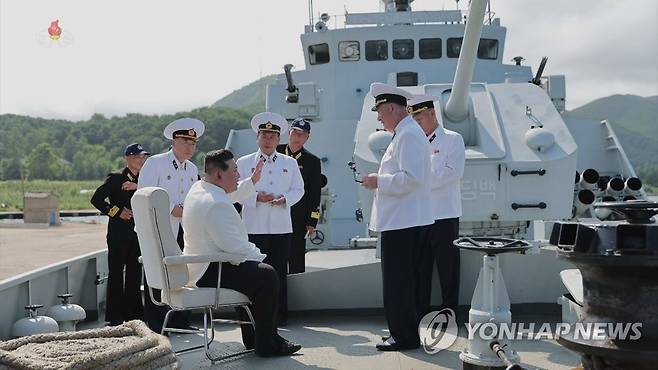 해군 시찰하는 김정은 [조선중앙TV 화면] 2023.8.21 
    [국내에서만 사용가능. 재배포 금지. For Use Only in the Republic of Korea. No Redistribution] nkphoto@yna.co.kr