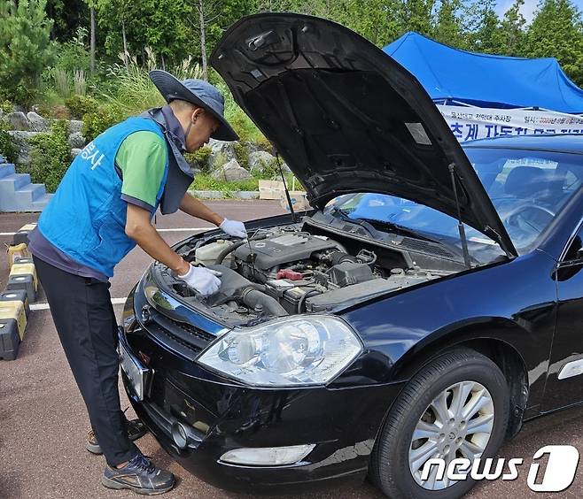 울산 동구와 동구 자동차전문정비봉사단은 6일 자동차 무상점검 행사를 진행했다.(울산동구청제공)