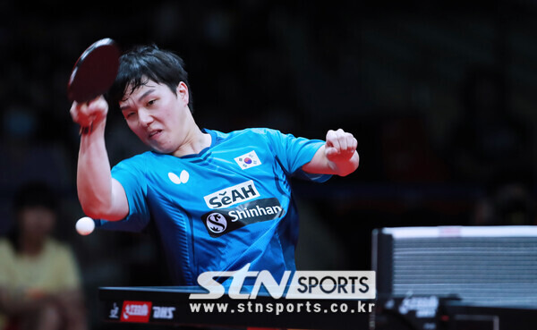 6일 강원도 평창돔체육관에서 진행된 '제26회 국제탁구연맹(ITTF)-아시아탁구연합(ATTU) 평창아시아탁구선수권대회' 4일차에 남자 단체전 동메달을 획득한 한국 남자 대표팀. 사진(평창)┃강명호 기자