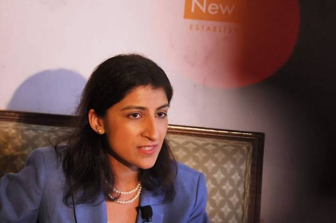 리나 칸 FTC 위원장. [이미지출처=AFP연합뉴스]