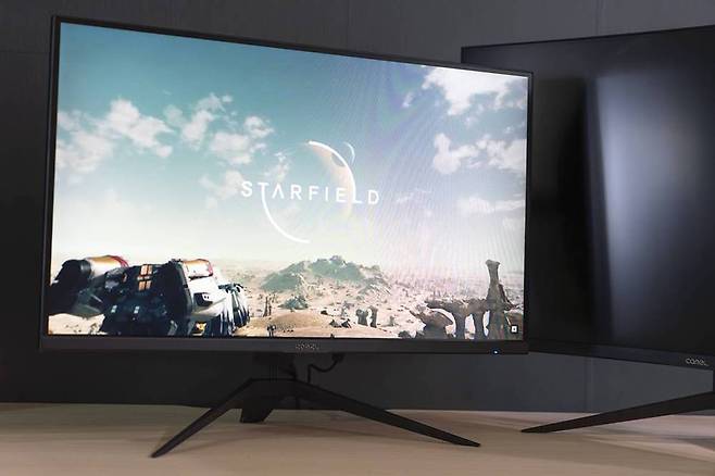 카멜 CM2710G는 FHD 해상도 165Hz를 지원해 무난한 게이밍 환경을 구성할 수 있다 / 출처=IT동아