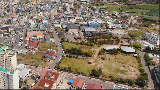 삼양동 선사유적지 100m 바깥 지역에서 내년부터 건축 행위가 가능해진다.
