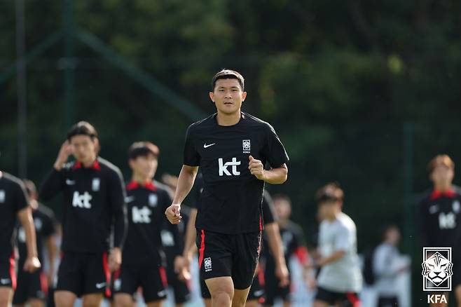 대한민국 축구 대표팀 김민재가 5일 오후(현지시간) 영국 웨일스 카디프 인터내셔널 스포츠캠퍼스에서 첫 완전체 소집 훈련을 하고 있다. 위르겐 클린스만 감독이 지휘하는 축구대표팀은 오는 8일과 13일 각각 웨일스와 사우디아라비아와 친선 경기를 펼친다. (대한축구협회 제공) 2023.9.6/뉴스1