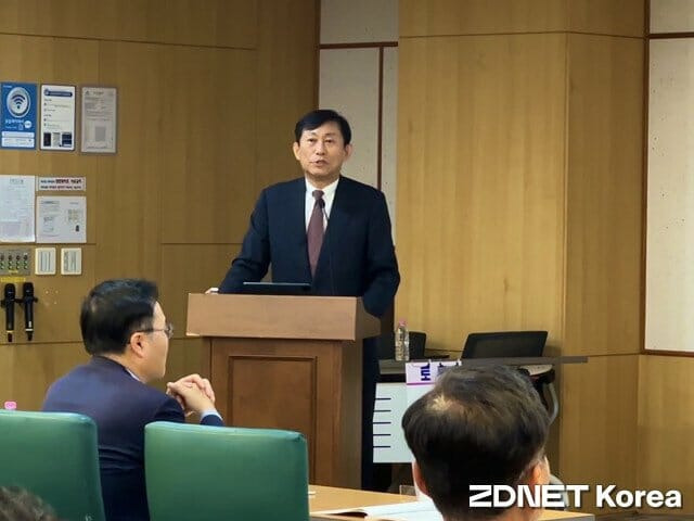 고진 디플정 위원장은 민간과의 협업도 적극 진행한다는 방침이다.