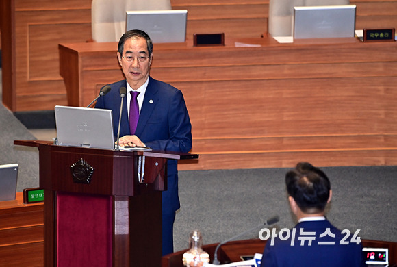 한덕수 국무총리가 7일 오후 서울 여의도 국회 본회의장에서 열린 경제 분야 대정부질문에서 박범계 더불어민주당 의원의 질의에 답변하고 있다 [사진=곽영래 기자]