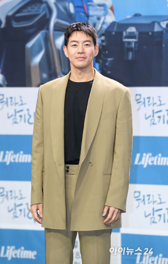 배우 이상윤이 7일 오후 서울 마포구 상암동 MBC 골든마우스홀에서 열린 MBC·라이프타임 공동제작 시사교양 프로그램 '뭐라도 남기리' 제작발표회에 참석하고 있다. [사진=정소희 기자]