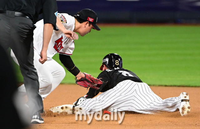 도루하는 문성주./수원=유진형 기자 zolong@mydaily.co.kr