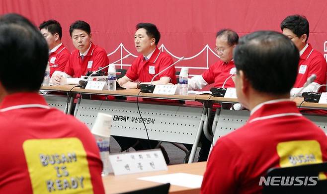 [부산=뉴시스] 하경민 기자 = 김기현 국민의힘 대표가 7일 오전 부산 동구 부산항국제전시컨벤션센터에서 열린 현장최고위원회의에 참석, 모두발언을 하고 있다. 2023.09.07. yulnetphoto@newsis.com