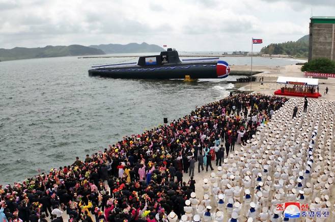 북한이 8일 수중에서 핵 공격이 가능한 전술핵공격잠수함을 건조했다고 밝혔다. (사진=연합뉴스)