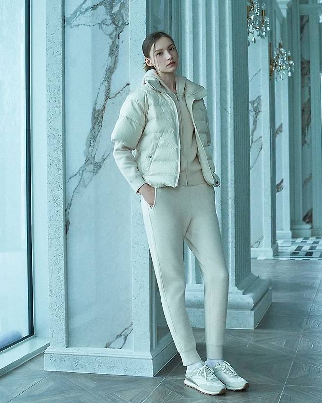 이탈리아 휴양지 시에나의 자연과 문화에서 영감받은 프리미엄 골프웨어 ‘더 시에나 라이프’는 스포츠와 패션 사이의 조화로움을 지향한다. 골프 뿐만 아니라 일상에서도 편안하게 입을 수 있게 스포츠와 패션의 조화로움을 자랑한다.