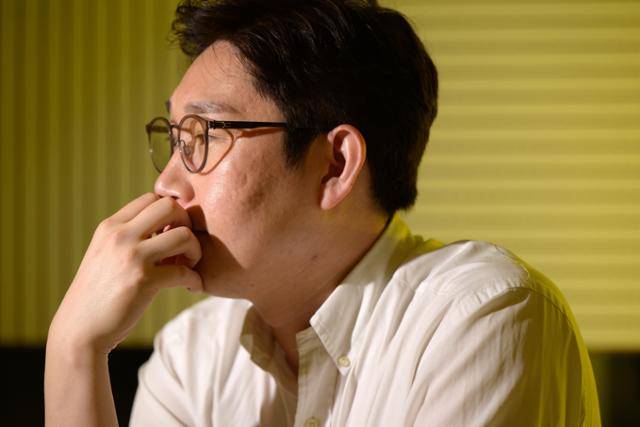 그도 20대에 뮤지션을 꿈꿨다. 흑인음악 그룹에서 래퍼였다. 당시 활동명은 ‘소울 스트리트’. 20년이 지나 상처 있는 영혼을 어루만지는 일을 하게 됐으니 신기하다. 하상윤 기자