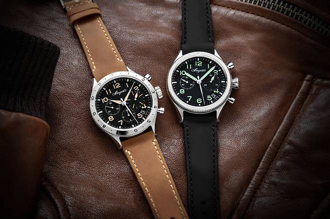 타입 XX 크로노그래프 2067 모델(왼쪽)과 2057 모델. 두 시계 모두 70여 년 전 생산한 초기 타입 XX 컬렉션을 재해석해 완성했다. [사진 브레게]