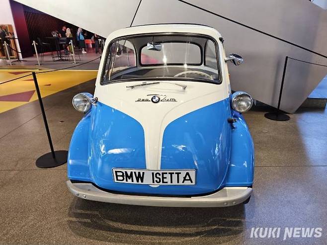 BMW Welt에 전시된 이세타(1953년 출시). 사진=조은비 기자