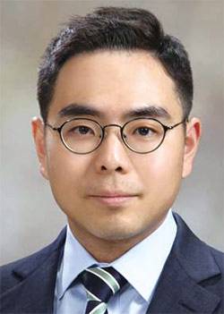 홍기훈  
홍익대 경영학과 교수(경제학 박사)