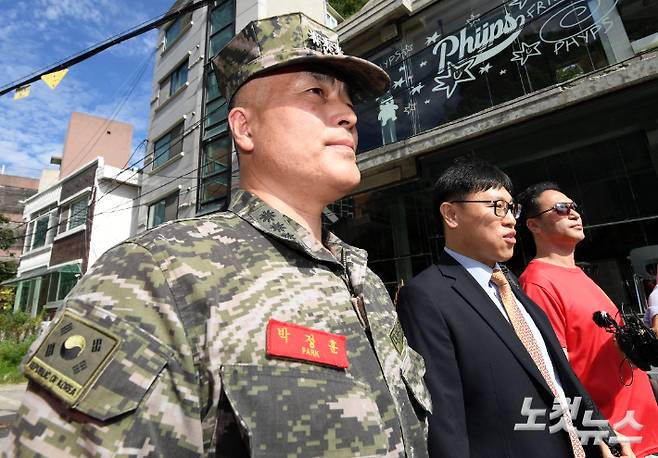 채 상병 순직 사건을 수사하다 항명 혐의로 해임된 박정훈 전 해병대 수사단장이 5일 오전 서울 용산구 국방부 검찰단에 출석하고 있다. 황진환 기자