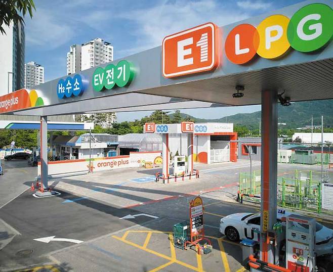 경기도 과천 복합충전소 모습. 이곳에선 LPG·수소·전기차 충전이 모두 가능하다.