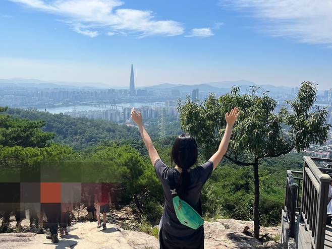 A hiker poses for a photo on Achasan on Sept. 2. (Lee Jaeeun/The Korea Herald)