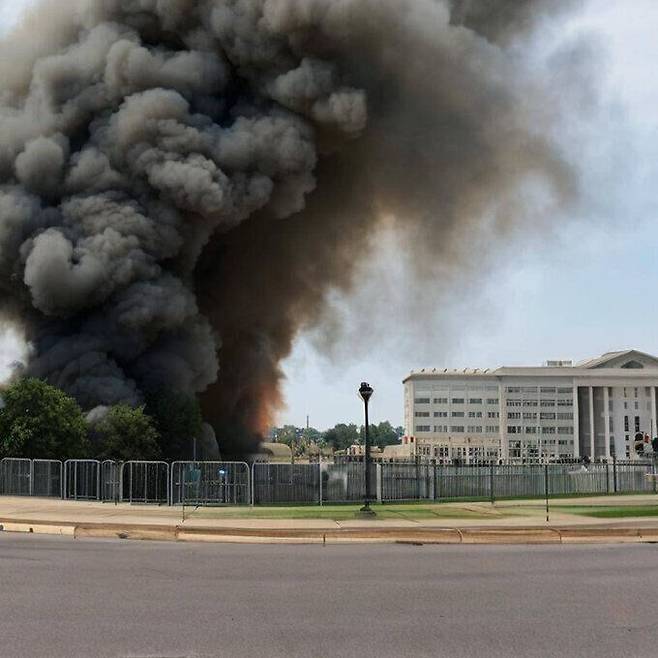 미국 펜타곤(국방부)에서 대형 폭발이 발생한 가짜 사진