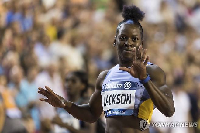 잭슨, 브뤼셀 다이아몬드리그 여자 200ｍ 우승 (브뤼셀 AP=연합뉴스) 셰리카 잭슨이 9일(한국시간) 벨기에 브뤼셀에서 열린 브뤼셀 다이아몬드리그 여자 200ｍ 결선에서 21초48의 압도적인 기록으로 우승한 뒤, 기념 촬영하고 있다.